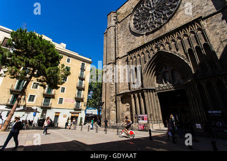 Spagna : Barcellona Barcellona è la capitale cosmopolita della Spagna Catalogna. Essa è definita da arte non convenzionale e un Foto Stock