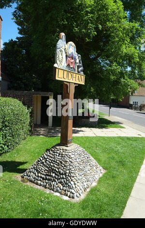 Villaggio Ludham signpost in Norfolk Foto Stock