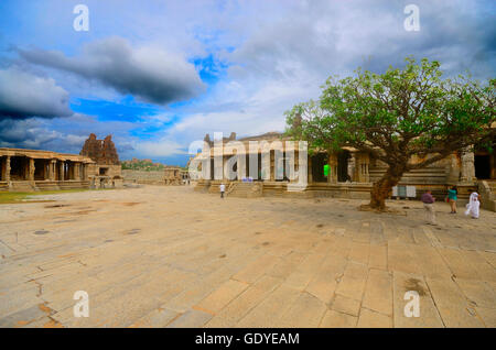 Bellissima vista del tempio Vitthala, tempio complesso, Hampi, Karnataka, India Foto Stock