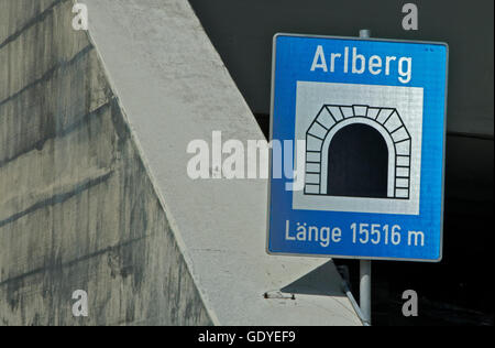 Segno in ingresso al Arlberg tunnel stradali, Austria Foto Stock