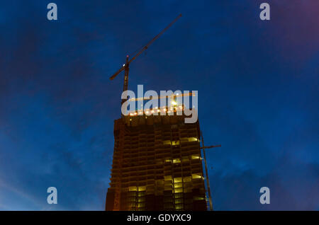 Wien, Vienna: la costruzione della torre blocco DC ( Donau City ) Torre 1, gru da cantiere, Austria, Wien, 22. Foto Stock