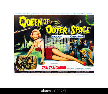 Film Vintage poster per la regina di spazio esterno a 1958 American CinemaScope science fiction film con protagonista Zsa Zsa Gabor, in un racconto di una ribellione contro un crudele Venusian regina Foto Stock