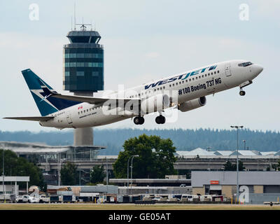 WestJet Boeing 737-800 C-GAWS Foto Stock