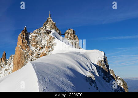 Geografia / viaggi, la Francia, l'Aiguille du Midi (3842m), questo vertice è reatched da uno dei la più alta funivia in Europa, Chamonix Chamonix, Francia, Additional-Rights-Clearance-Info-Not-Available Foto Stock