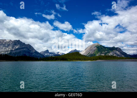 In alto lago Kananaskis Montagne Rocciose Alberta Canada mountain vista parco provinciale Foto Stock
