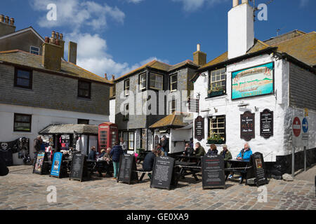 Il Sloop Inn xiv secolo harbourside pub, St Ives, Cornwall, England, Regno Unito, Europa Foto Stock