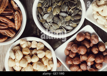 Vari tipi di noci Foto Stock