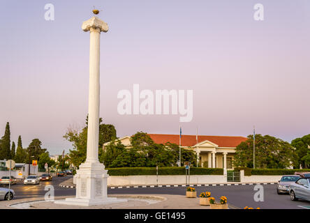 Il 28 di ottobre colonna in Paphos - Cipro Foto Stock