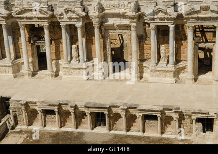 Le antiche rovine di teatro hierapolis nella regione anatolica della Turchia Foto Stock