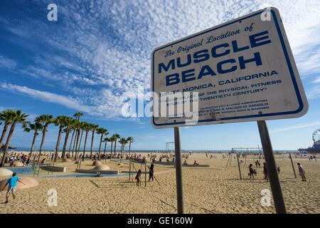 SANTA MONICA, Stati Uniti d'America - 18 giugno 2016: Muscle beach è il luogo di nascita del fitness fisico boom Foto Stock