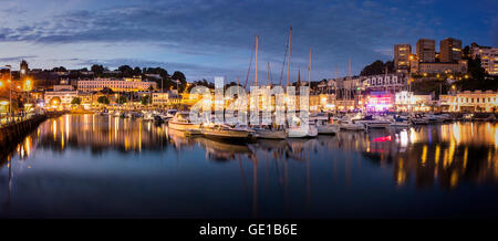 GB - DEVON: Torquay porto e città di notte Foto Stock