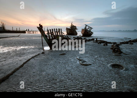 Nave naufragata sulla spiaggia, Kota Kinabalu, Sabah, Malaysia Foto Stock