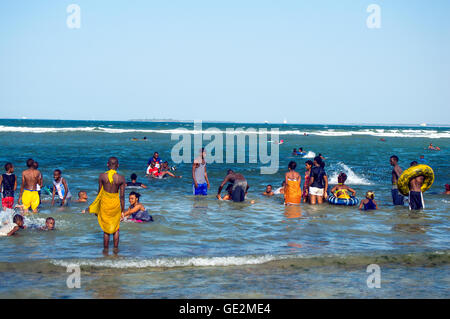 Coco Beach scena domenica, Oyster Bay, Dar-es-Salaam, Tanzania Foto Stock