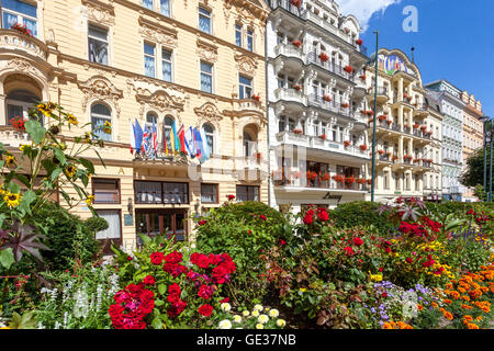 Case di appartamenti Karlovy Vary, hotel di fronte al colonnato primavera Boemia, Repubblica Ceca Spa città Foto Stock