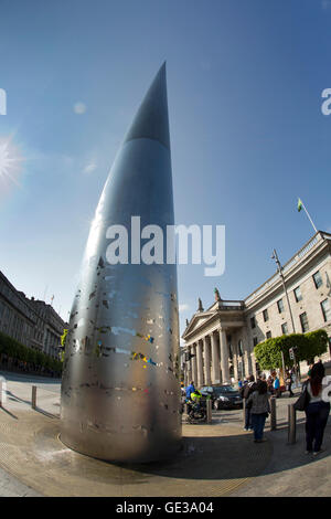 Irlanda, Dublino, O'Connell Street, Guglia di Dublino, monumento di luce, acciaio inossidabile pinnacle e di oggetti Criteri di gruppo Foto Stock