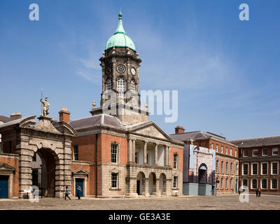 Irlanda, Dublino, il Castello di Dublino, cortile superiore, 1750 porta della fortezza e 1761 Bedford Tower Foto Stock