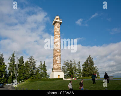 Astoria colonna sulla collina Coxcomb in Astoria, Oregon. Sightseeing tower con arte raffiguranti eventi storici - Lewis & Clark Foto Stock