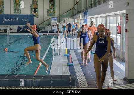 Madrid, Spagna. 22 Luglio, 2016. Vista di Concepción centro sportivo piscina dove prendere in luogo delle donne giovani pallanuoto campionati con il primo match tra Sant Andreu e Saragozza, Madrid, Spagna. Enrique Davó/Alamy Live News. Foto Stock