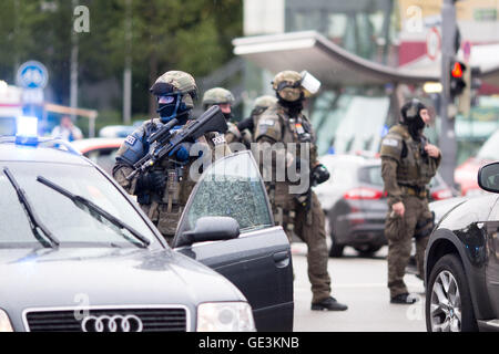 Luglio 22, 2016 - Tiro OEZ Monaco di Baviera © Michael Trammer/ZUMA filo/Alamy Live News Foto Stock