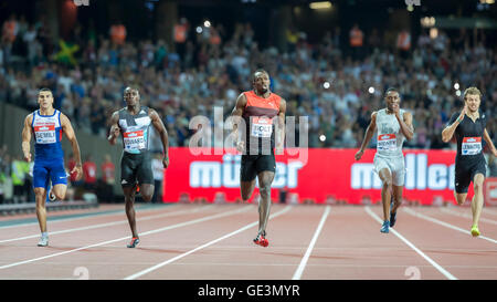 Queen Elizabeth Park, London, Regno Unito. 22 Luglio, 2016. Londra anniversario atletica. Usain Bolt (JAM) sei volte campione olimpico e undici volte campione del mondo e detentore del record mondiale a sia 100m e 200m dal 2008 conduce gli uomini 200m, 2016 IAAF Londra anniversario giochi. Credito: Azione Sport Plus/Alamy Live News Foto Stock