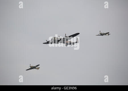 Sunderland, Regno Unito. 22 Luglio, 2016. La Battaglia di Bretagna Memorial Volo a Sunderland Airshow internazionale a Sunderland, Inghilterra. La manifestazione annuale attira fino a un milione di visitatori in un anno e ha avuto luogo a partire dal 1988. Credito: Stuart Forster/Alamy Live News Foto Stock