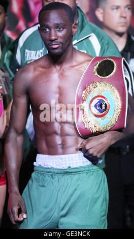 Las Vegas, Nevada, USA. 22 Luglio, 2016. Undefeated jr welterweight campione del pugilato Terrence Crawford assiste la pesa cerimonia sulla luglio 22, 2016 per il suo titolo mondiale unificazione bout al MGM Grand Garden Arena di Las Vegas NV DI CREDITO: Marcel Thomas/ZUMA filo/Alamy Live News Foto Stock