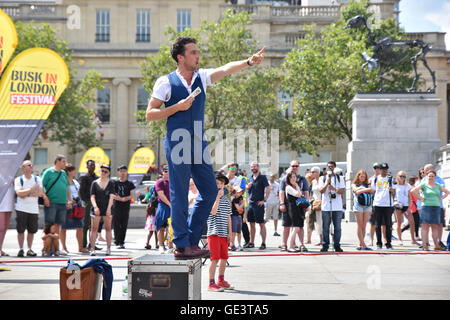 Trafalgar Square, Londra, Regno Unito. Il 23 luglio 2016. Busk a Londra festival in Trafalgar square Credit: Matteo Chattle/Alamy Live News Foto Stock