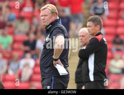 Oakwell, Barnsley, Regno Unito. 23 Luglio, 2016. La pre stagione amichevole di calcio. Barnsley versus Everton. Everton il Manager di Ronald Koeman Credito: Azione Sport Plus/Alamy Live News Foto Stock