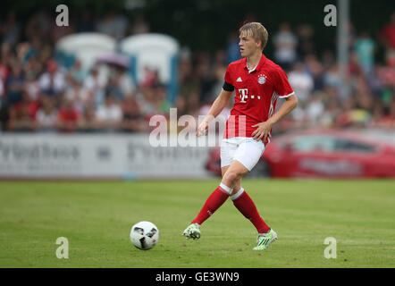 Monaco di Baviera, Germania. 23 Luglio, 2016. Felix Goetze del Bayern Monaco in azione durante un test match contro SpVgg Landshut in ebmpapst Stadium di Monaco di Baviera, Germania, il 23 luglio 2016. Foto: DANIEL KARMANN/dpa/Alamy Live News Foto Stock