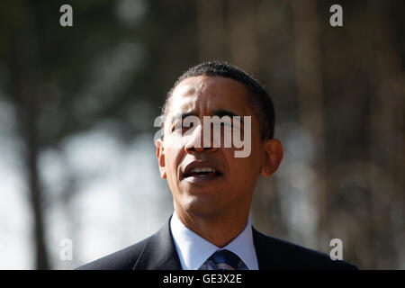 Springfield, VA - Febbraio 11, 2009 -- Il Presidente degli Stati Uniti Barack Obama parla sul sito della costruzione di Fairfax County Parkway connettore, mercoledì, Springfield, VA, febbraio 11, 2009.Credit: Aude Guerrucci - Piscina via CNP - nessun filo servizio- Foto Stock