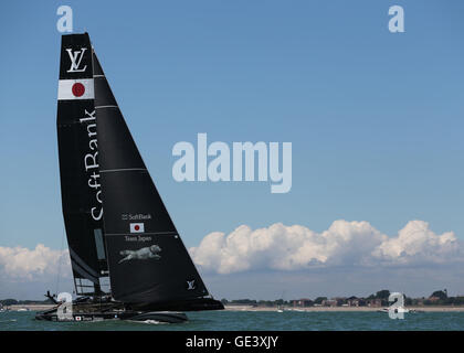 Il porto di Portsmouth, Portsmouth, Regno Unito. 23 Luglio, 2016. Louis Vuitton Americas Cup World Series Yacht Racing. Team di SOFTBANK Giappone in azione Credit: Azione Plus sport/Alamy Live News Foto Stock