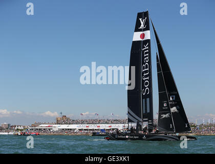 Il porto di Portsmouth, Portsmouth, Regno Unito. 23 Luglio, 2016. Louis Vuitton Americas Cup World Series Yacht Racing. Team di SOFTBANK Giappone in azione Credit: Azione Plus sport/Alamy Live News Foto Stock