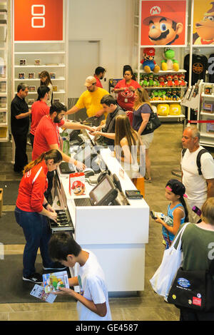 Nintendo Store di New York interno, Rockefeller Center, New York, Stati Uniti d'America Foto Stock