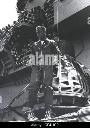 Alan Shepard con la sua capsula Freedom 7, pilotata il 5 maggio 1961, durante il primo volo spaziale umano negli Stati Uniti. Questa missione rese Shepard il primo americano nello spazio, anche se il volo durò solo 15 minuti. Foto Stock