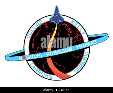 L'immagine proviene dalla missione STS-114 della NASA, il primo volo dopo il disastro del Columbia. Cattura la navetta nello spazio, evidenziando la sua posizione in orbita e il significato della missione nella storia del programma Shuttle. Foto Stock