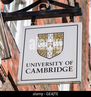 CAMBRIDGE, Regno Unito - 18 Luglio 2016: un Università di Cambridge segno nel centro di Cambridge, il 18 luglio 2016. Foto Stock