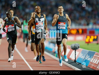 In Francia la Pierre-Ambroise Bosse (destra) vince l'uomo 800m durante il giorno uno del Muller anniversario giochi presso lo Stadio Olimpico, Queen Elizabeth Olympic Park, Londra. Picture Data: venerdì 22 luglio, 2016. Vedere PA storia atletica di Londra. Foto di credito dovrebbe leggere: Paul Harding/filo PA. Restrizioni: solo uso editoriale, qualsiasi uso commerciale per essere approvato da British atletica. Chiamate il numero +44 (0)1158 447447 per ulteriori informazioni. Foto Stock