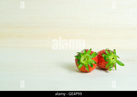 Fragola con doppia memoria flash (riempito di altri nomi sono fragaria fragola, Fragaria ananassa) Foto Stock