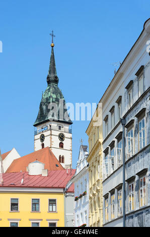 Jindrichuv Hradec (Neuhaus) : Piazza Namesti Miru, guardano alla chiesa dell Assunzione, Repubblica Ceca, Jihocesky, Südböhm Foto Stock