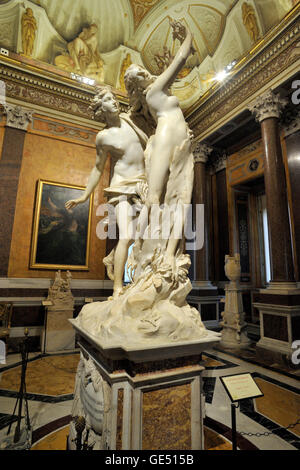 Italia, Roma, Galleria Borghese, Gian Lorenzo Bernini, scultura marmorea di Apollo e Daphne (1622-1625 d.C.) Foto Stock