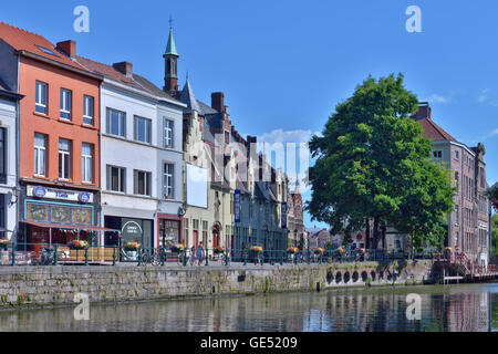 Le facciate storiche in prossimità di acqua nel centro di Ghent, Belgio sulla luglio 20, 2016 Foto Stock