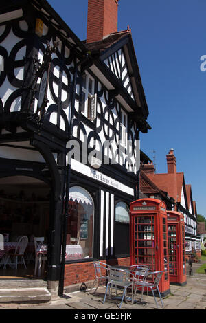 Villaggio di Port Sunlight, Inghilterra. Il Grayson e Ould progettato ex villaggio Post Office, ora il Tudor Rose sale da tè. Foto Stock