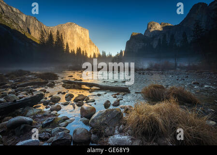 Favoloso la mattina in inverno a valle Vista Parco Nazionale di Yosemite Foto Stock
