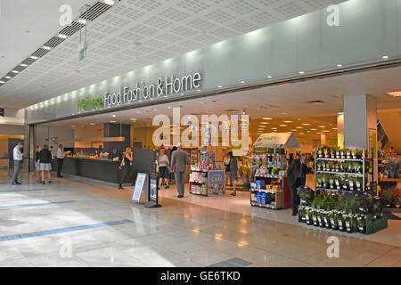 Waitrose di cibo e moda home store in London Canary Wharf Docklands shopping mall catering per la grande concentrazione di lavoratori ufficio England Regno Unito Foto Stock