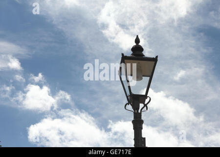 Un antico stile di lampione in Medicine Hat, Alberta, Canada Foto Stock