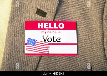 Voto badge sulla giacca di tweed jacket. Foto Stock