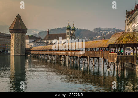 La cappella del ponte in Lucerna svizzera Foto Stock
