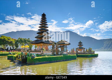 Pura Ulun Danu tempio sul lago Bratan, Bali, Indonesia Foto Stock