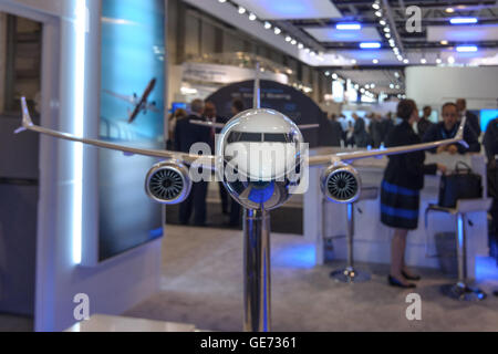 Lo stand della Boeing Company. Modello di aereo jet 737 MAX 8. Foto Stock