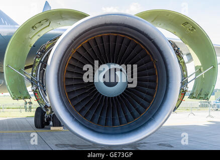 Motore Turbofan General Electric CF6-80C2 di medico di aeromobile Airbus A310-304 MRTT MedEvac 'agosto Euler" (Luftwaffe). Foto Stock